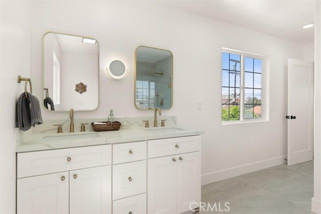 5732 Hillcrest Drive, Los Angeles, CA 90043