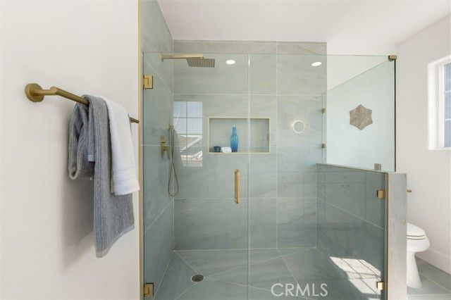 5732 Hillcrest Drive, Los Angeles, CA 90043