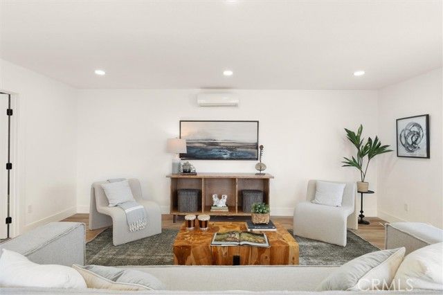 5732 Hillcrest Drive, Los Angeles, CA 90043