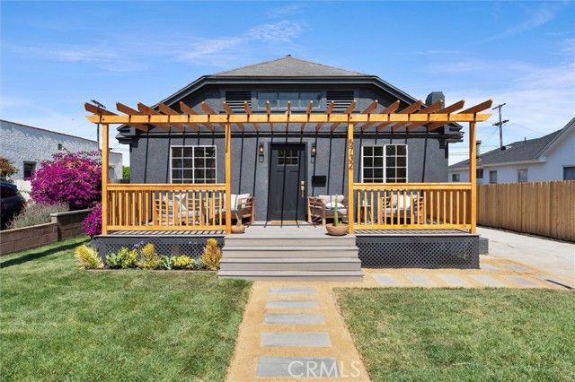 5732 Hillcrest Drive, Los Angeles, CA 90043