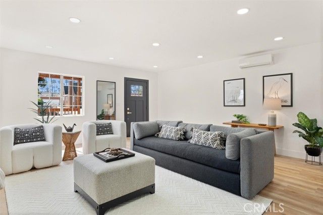 5732 Hillcrest Drive, Los Angeles, CA 90043