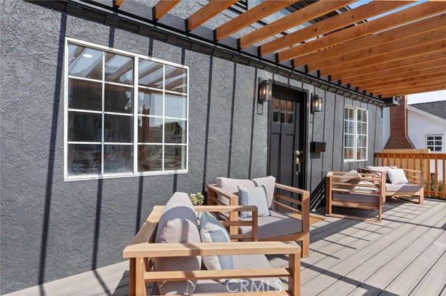 5732 Hillcrest Drive, Los Angeles, CA 90043