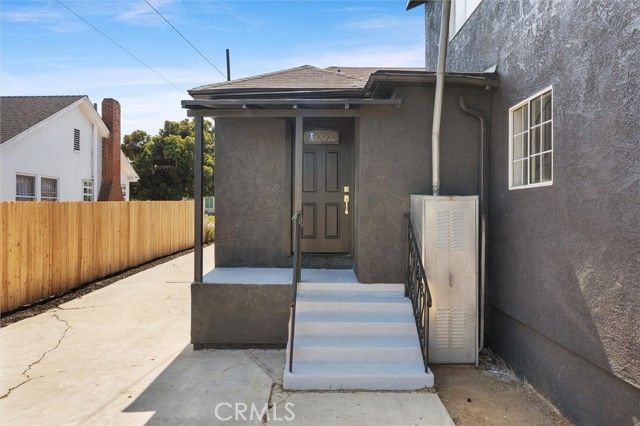 5732 Hillcrest Drive, Los Angeles, CA 90043