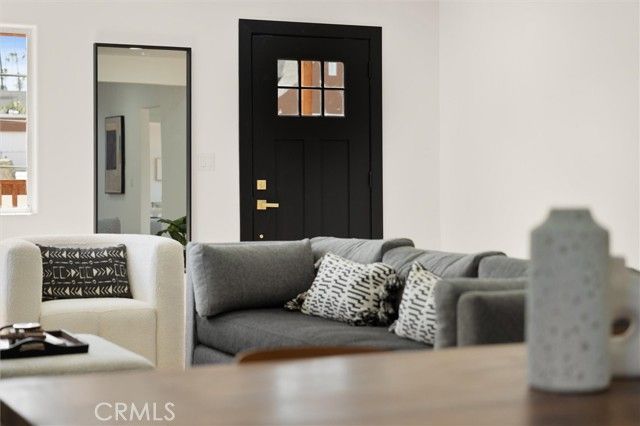 5732 Hillcrest Drive, Los Angeles, CA 90043