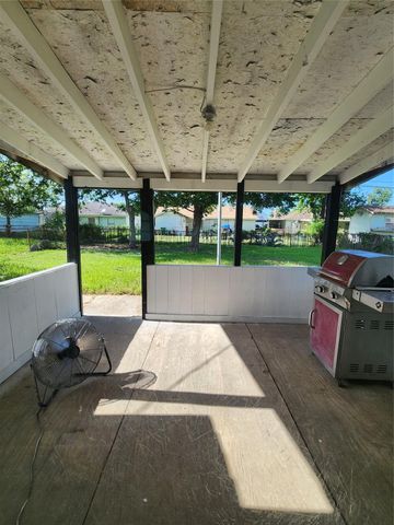 9711 Aguila Street, Houston, TX 77013