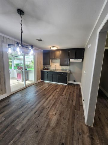 9711 Aguila Street, Houston, TX 77013