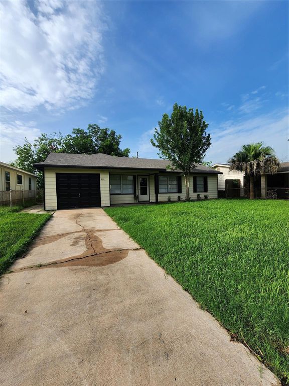 9711 Aguila Street, Houston, TX 77013