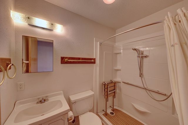 1013 Peachtree Circle, Alpine, TX 79830