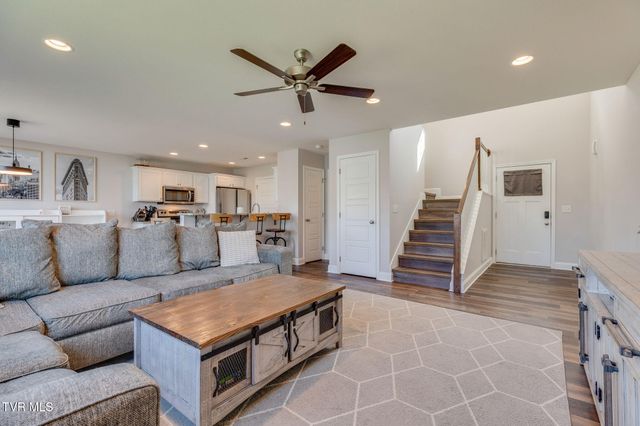 1329 Lemongrass Drive, Jonesborough, TN 37659