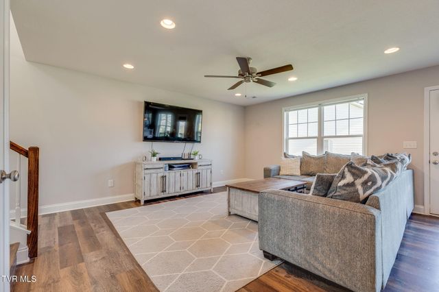 1329 Lemongrass Drive, Jonesborough, TN 37659