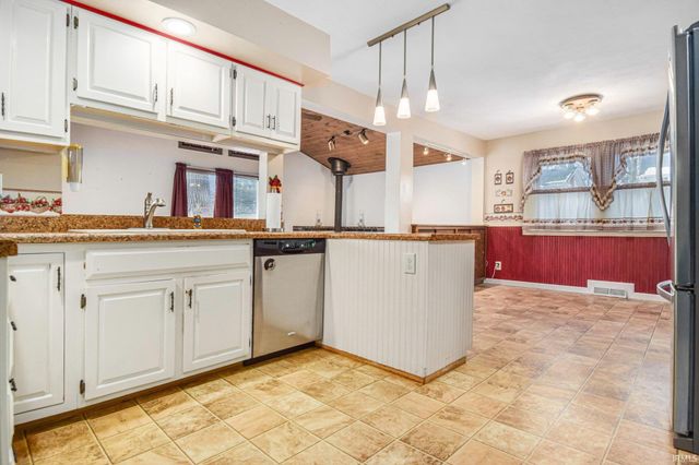 19666 Oakdale Avenue, South Bend, IN 46637