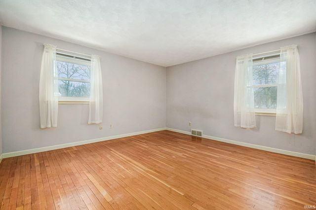 19666 Oakdale Avenue, South Bend, IN 46637