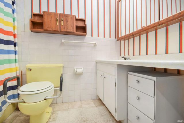 19666 Oakdale Avenue, South Bend, IN 46637