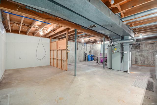 19666 Oakdale Avenue, South Bend, IN 46637