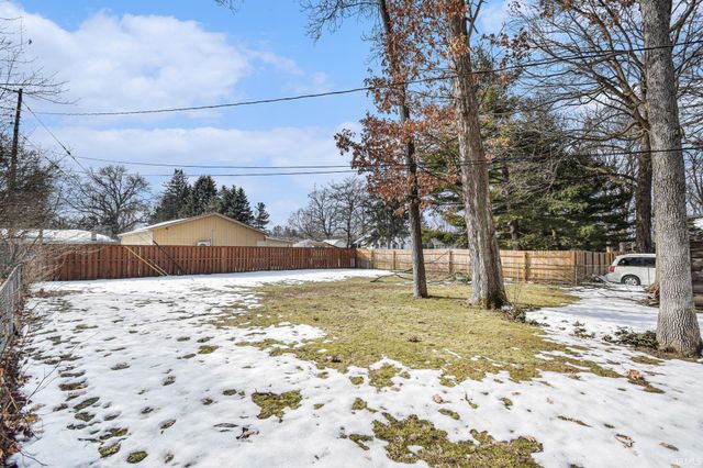 19666 Oakdale Avenue, South Bend, IN 46637