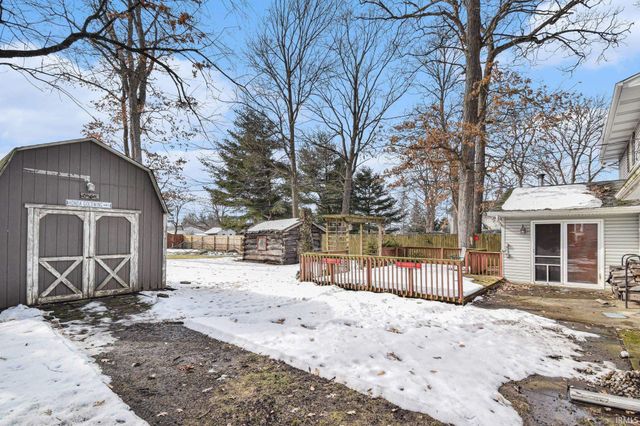 19666 Oakdale Avenue, South Bend, IN 46637