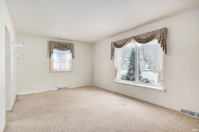 19666 Oakdale Avenue, South Bend, IN 46637