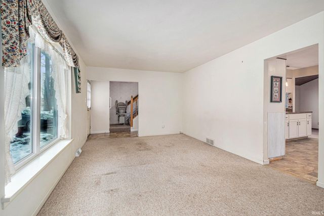 19666 Oakdale Avenue, South Bend, IN 46637