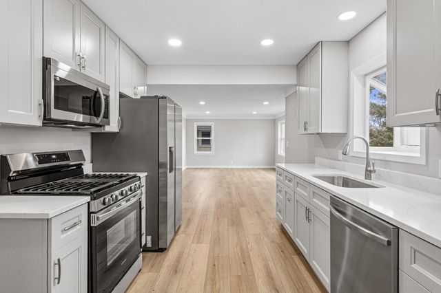 3439 Lee Avenue N, Crystal, MN 55422