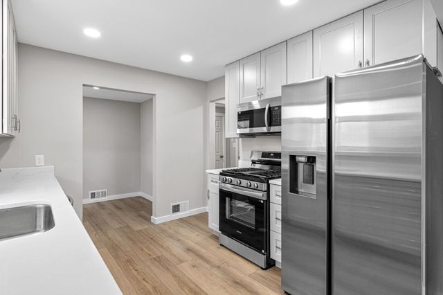 3439 Lee Avenue N, Crystal, MN 55422