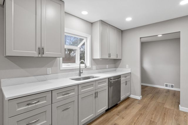 3439 Lee Avenue N, Crystal, MN 55422