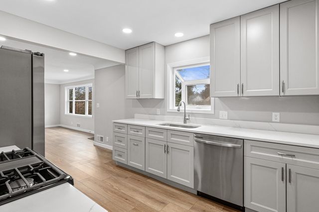 3439 Lee Avenue N, Crystal, MN 55422