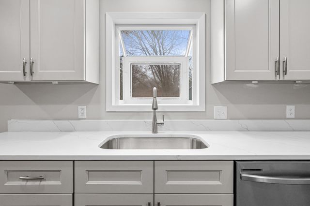 3439 Lee Avenue N, Crystal, MN 55422