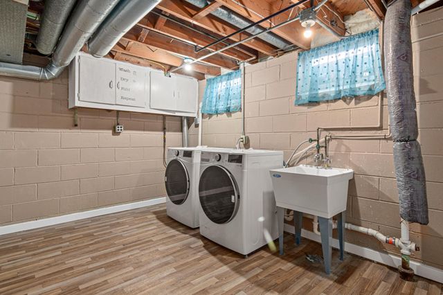 3439 Lee Avenue N, Crystal, MN 55422