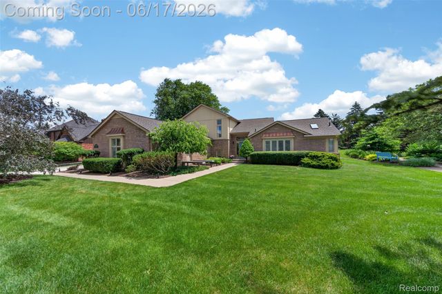 1236 Chaffer Drive, Rochester Hills, MI 48306