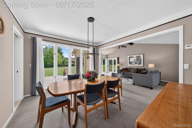 1236 Chaffer Drive, Rochester Hills, MI 48306