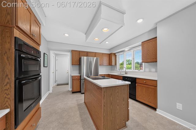 1236 Chaffer Drive, Rochester Hills, MI 48306
