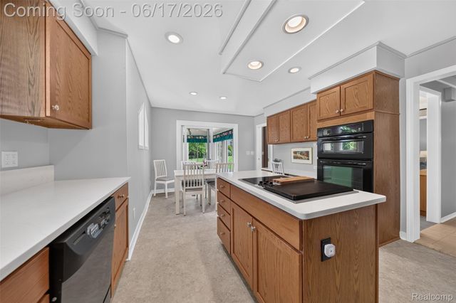 1236 Chaffer Drive, Rochester Hills, MI 48306