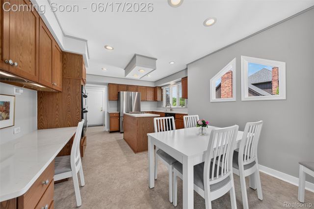 1236 Chaffer Drive, Rochester Hills, MI 48306