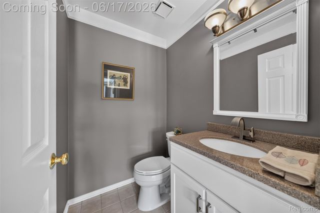 1236 Chaffer Drive, Rochester Hills, MI 48306