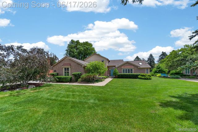 1236 Chaffer Drive, Rochester Hills, MI 48306