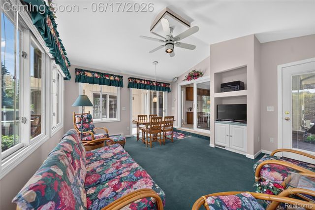1236 Chaffer Drive, Rochester Hills, MI 48306