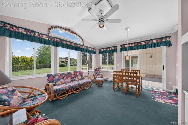 1236 Chaffer Drive, Rochester Hills, MI 48306