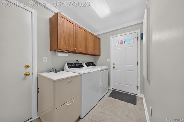 1236 Chaffer Drive, Rochester Hills, MI 48306