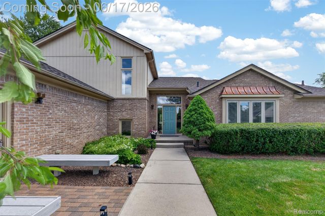1236 Chaffer Drive, Rochester Hills, MI 48306