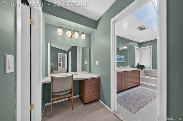 1236 Chaffer Drive, Rochester Hills, MI 48306