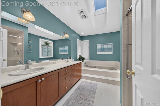 1236 Chaffer Drive, Rochester Hills, MI 48306