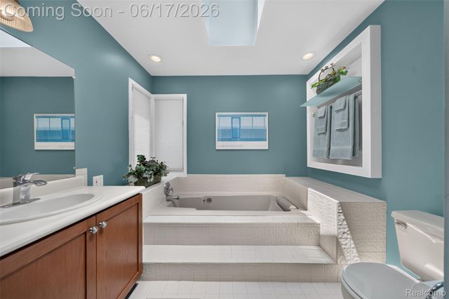 1236 Chaffer Drive, Rochester Hills, MI 48306