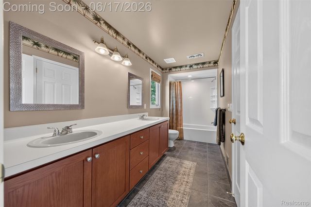 1236 Chaffer Drive, Rochester Hills, MI 48306