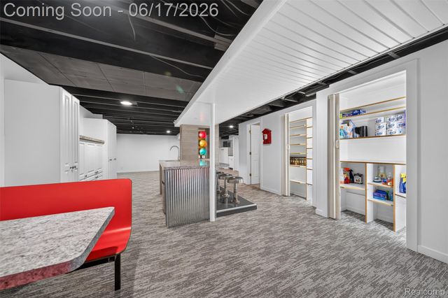 1236 Chaffer Drive, Rochester Hills, MI 48306