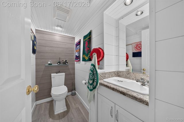 1236 Chaffer Drive, Rochester Hills, MI 48306