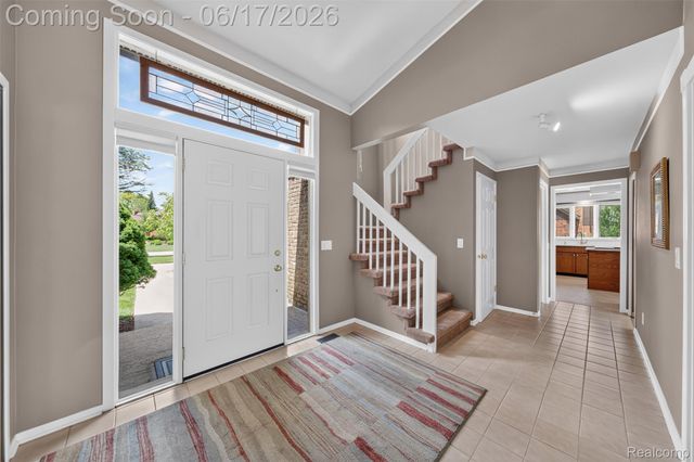 1236 Chaffer Drive, Rochester Hills, MI 48306