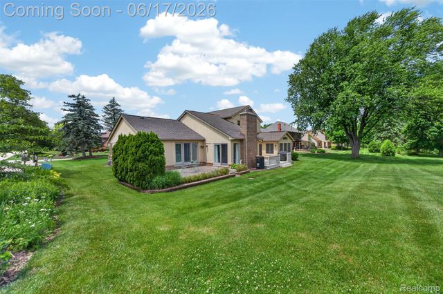 1236 Chaffer Drive, Rochester Hills, MI 48306