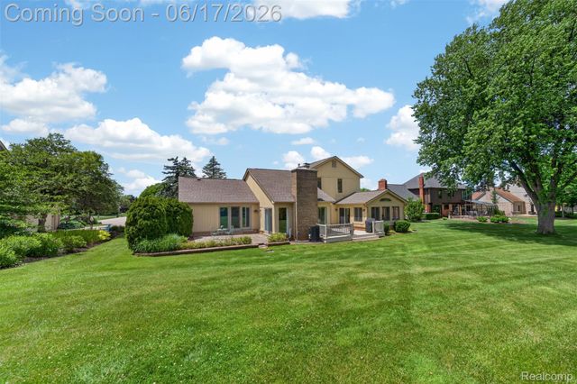 1236 Chaffer Drive, Rochester Hills, MI 48306