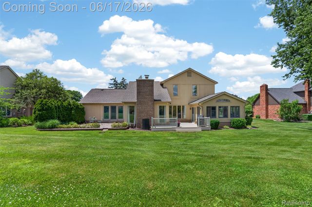 1236 Chaffer Drive, Rochester Hills, MI 48306