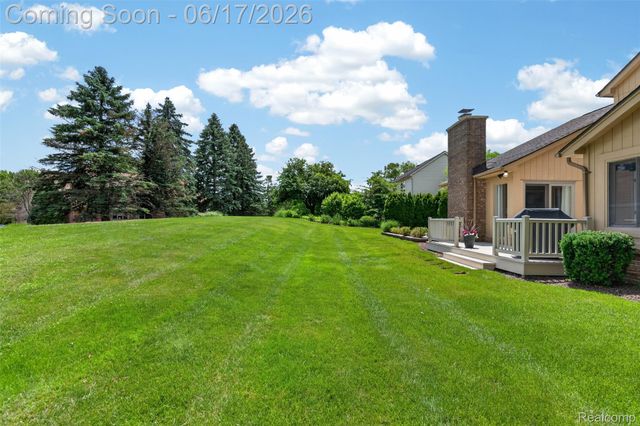 1236 Chaffer Drive, Rochester Hills, MI 48306
